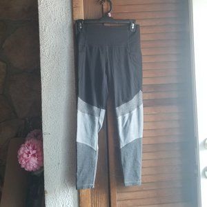 Athleta size small black salutation  woodblock 7/8 leggings